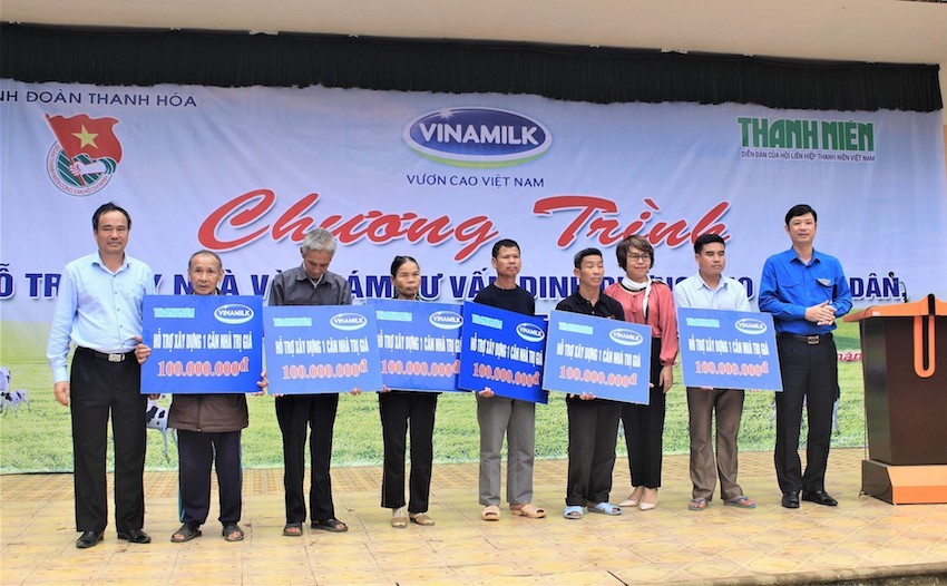 Vinamilk[-]hỗ[-]trợ[-]3[-]tỷ[-]đồng[-]cho[-]người[-]dân[-]vùng[-]lũ[-]3[-]tỉnh[-]Yên[-]Bái,[-]Hòa[-]Bình[-]và[-]Thanh[-]Hóa[-]